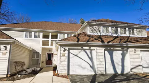 833 W Puetz #7, Oak Creek, WI 53154