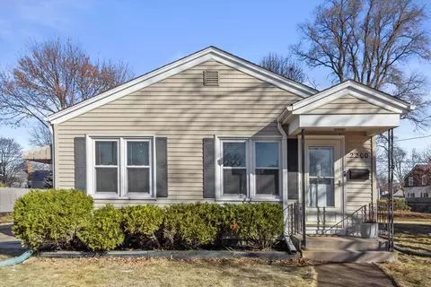 2200 Gillen, Racine, WI 53403