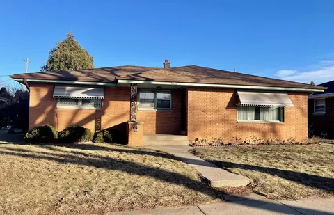 2402 S 96th, West Allis, WI 53227