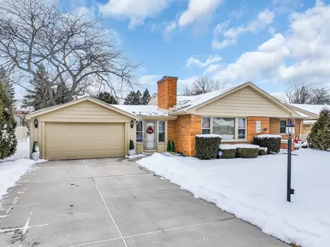 7249 N Iroquois, Glendale, WI 53217