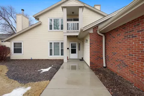 3529 W Old Oaks, Greenfield, WI 53221