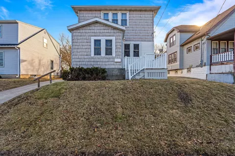 2911 E Whittaker, Saint Francis, WI 53235