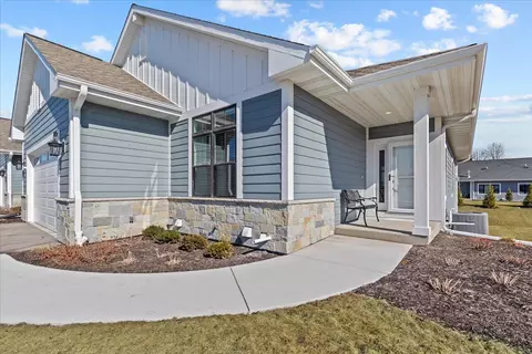 7865 W Stone Rdg #71-1, Lannon, WI 53046