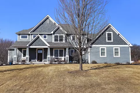 530 Pheasant Rdg, Fontana, WI 53125