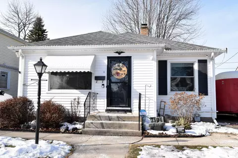 2504 Hayes, Racine, WI 53405