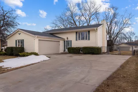 555 E Golden, Oak Creek, WI 53154