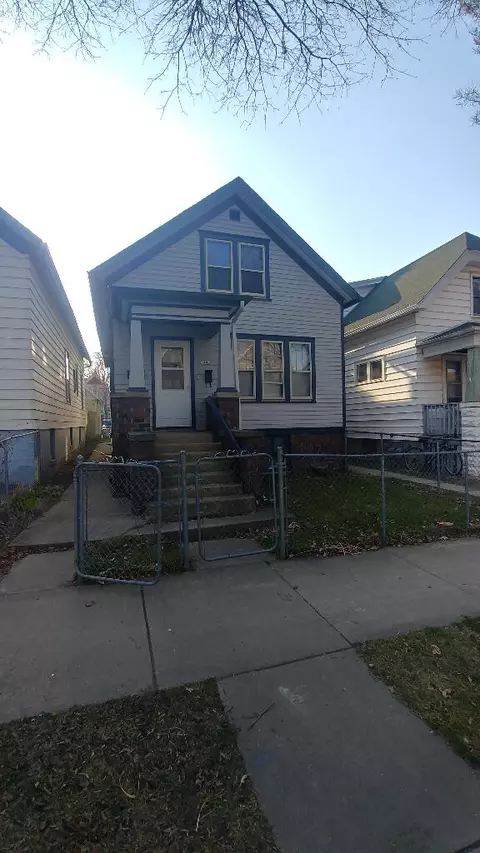 2443 N Fratney, Milwaukee, WI 53212