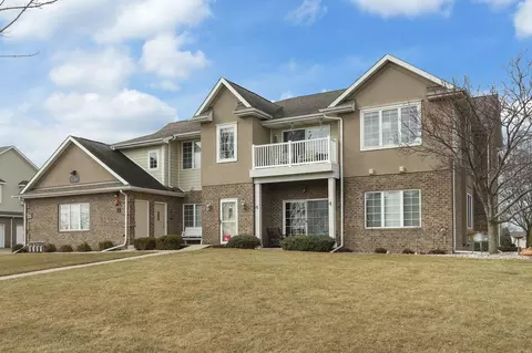 9284 66th #64, Pleasant Prairie, WI 53158