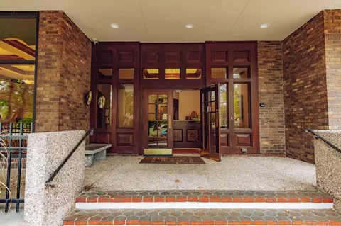929 N Astor #906, Milwaukee, WI 53202