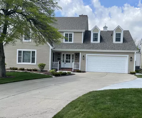 6271 N N Lk, Whitefish Bay, WI 53217