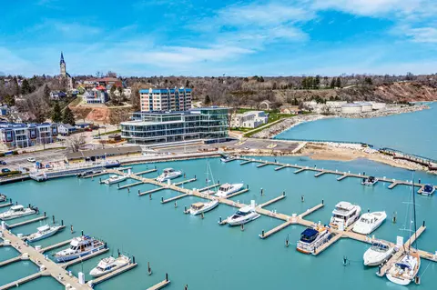 324 N N Lk #308, Port Washington, WI 53074