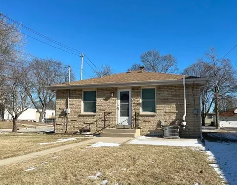 2359 S 94th, West Allis, WI 53227