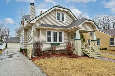 4829 N Idlewild, Whitefish Bay, WI 53217