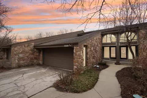 235 N Elm Grv #C, Brookfield, WI 53005