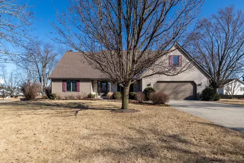 w136n6776 Claas, Menomonee Falls, WI 53051