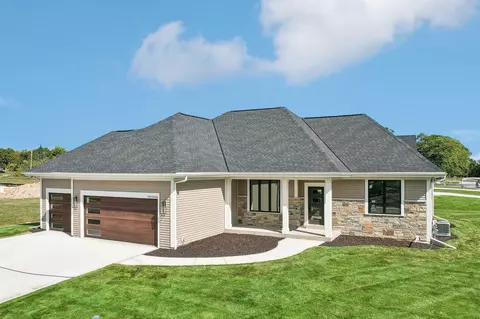 w251n2344 Valleyview, Pewaukee, WI 53072