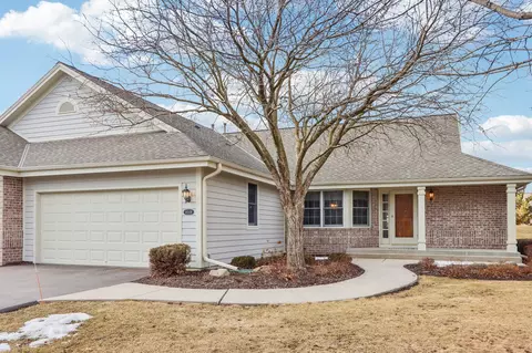 18510 Stonehedge #B, Brookfield, WI 53045
