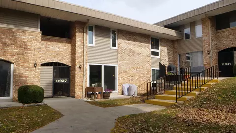 11937 W Appleton #6, Milwaukee, WI 53224