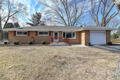 w250s3261 Center, Waukesha, WI 53189