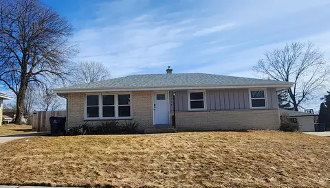 7514 S Lynhaven, Oak Creek, WI 53154