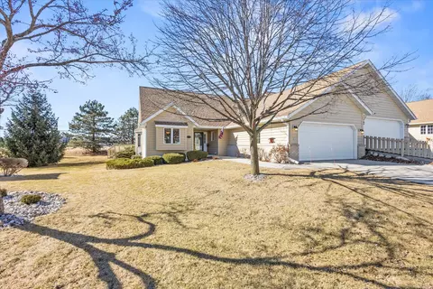 949 Spyglass Hl, Waterford, WI 53185
