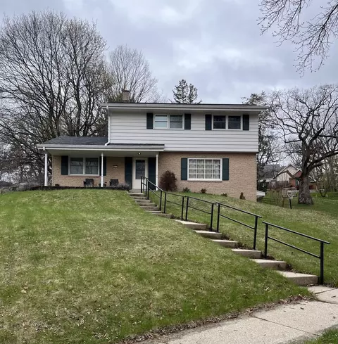 611 Lee, Waukesha, WI 53186