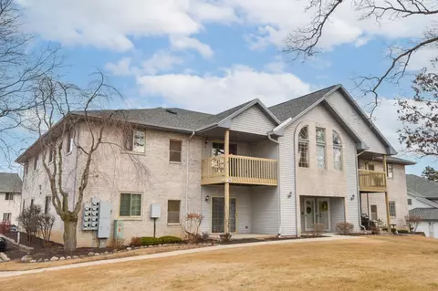 9364 W Loomis #6, Franklin, WI 53132