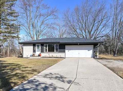 1204 E Oakwood, Oak Creek, WI 53154