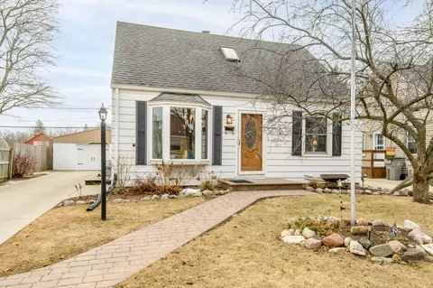 4627 W Sumac, Milwaukee, WI 53219