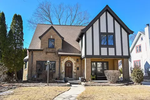 1627 N 71st, Wauwatosa, WI 53213