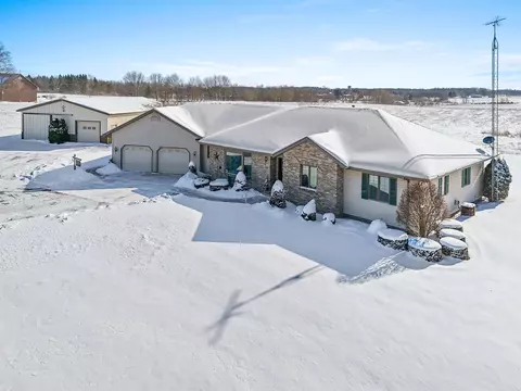 8021 Carstens, Newton, WI 54220