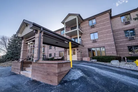 530 N Silverbrook #123, West Bend, WI 53090