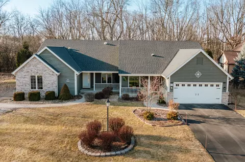n48w16100 Lone Oak, Menomonee Falls, WI 53051