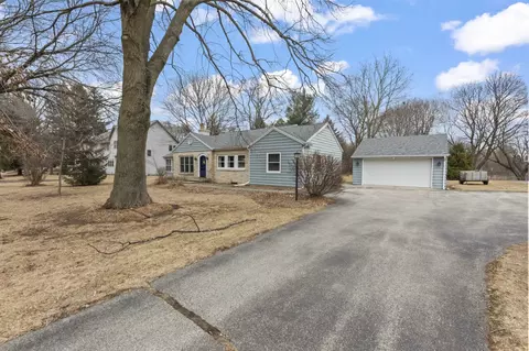 w329n4050 Lakeland, Nashotah, WI 53058