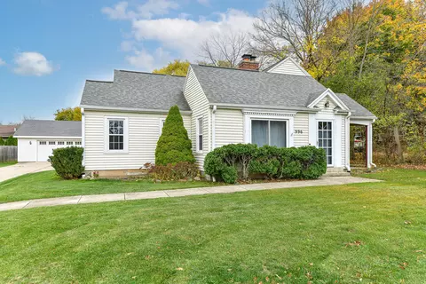 996 N 115th, Wauwatosa, WI 53226