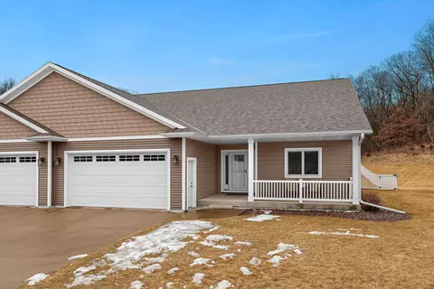 w6449 Oakwood Circle, Onalaska, WI 54636