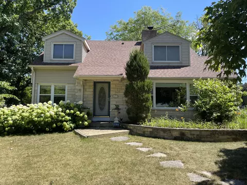276 Prospect, Pewaukee, WI 53072
