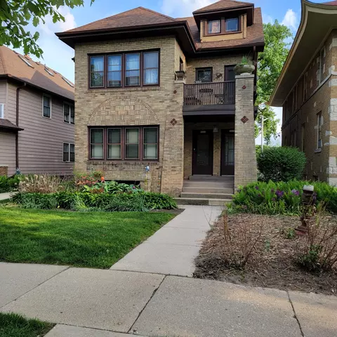 5913 W Washington #5915, Milwaukee, WI 53208