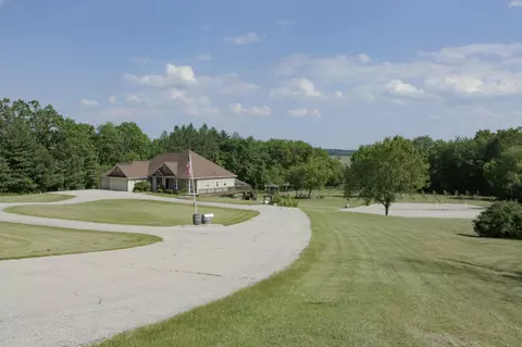 s67w28435 River, Mukwonago, WI 53189