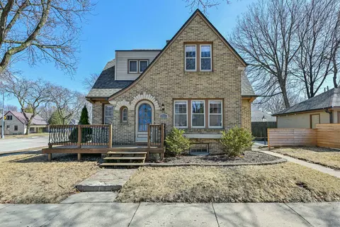 6931 W Bluemound, Wauwatosa, WI 53213