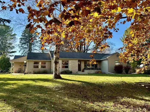 1524 Briarwood, Sheboygan, WI 53083