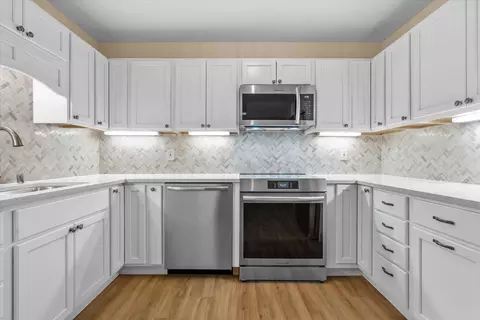 425 W Willow #211, Fox Point, WI 53217