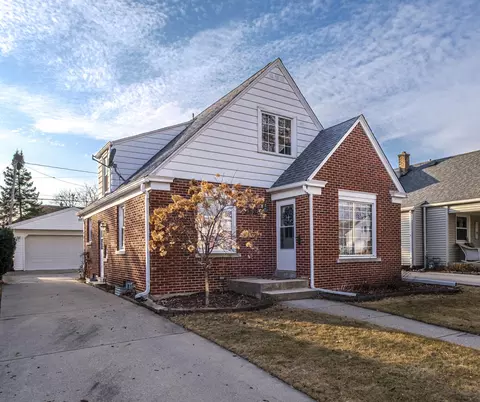2185 S 96th, West Allis, WI 53227
