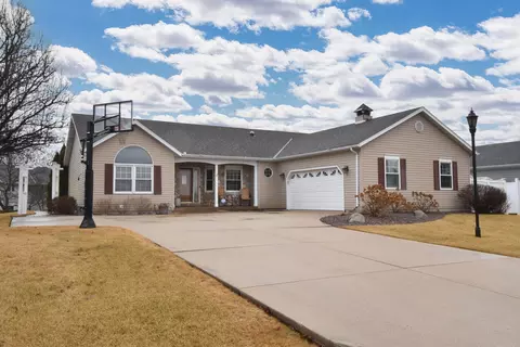 7837 N Tichigan, Waterford, WI 53185