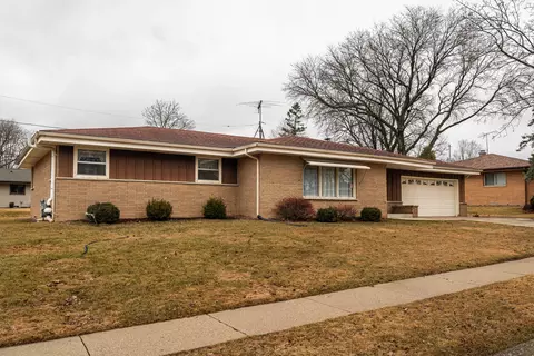 5202 Roberts, Greendale, WI 53129