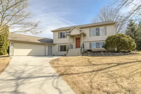 w1498 Marietta Avenue, Ixonia, WI 53036