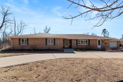 707 Riverview, Thiensville, WI 53092