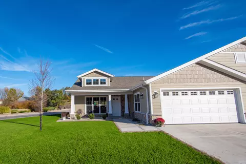 1055 Anchor, West Bend, WI 53095