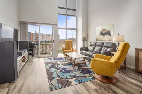 2121 S Kinnickinnic #106, Milwaukee, WI 53207