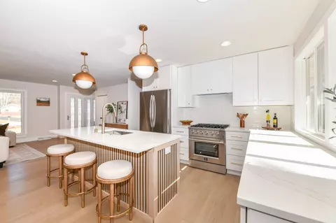 6999 N Crestwood, Glendale, WI 53209